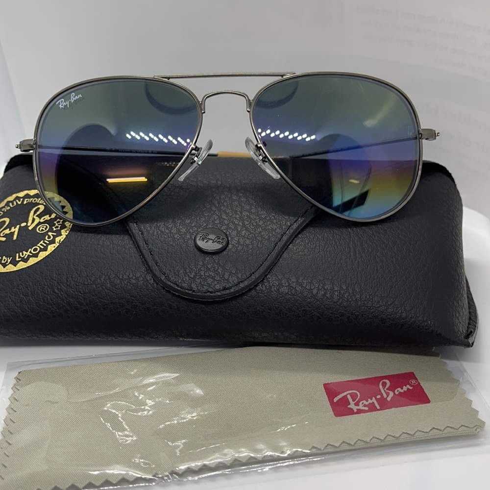 BNIB Rayban Gunmetal with Blue Gradient Lenses - Picture 3 of 6